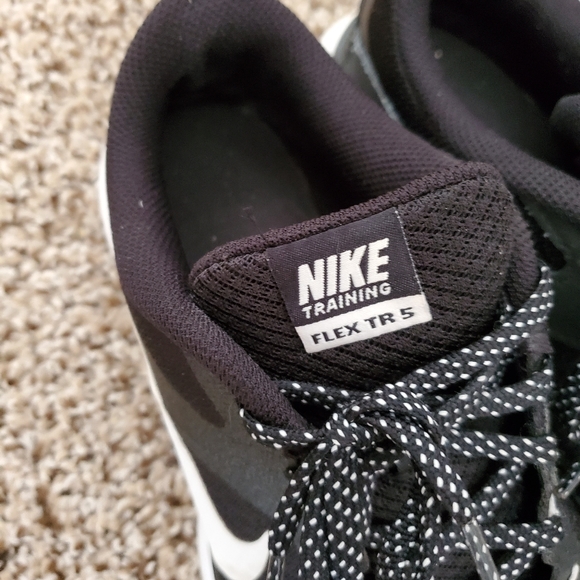 Black Nike TR5 - Picture 3 of 5